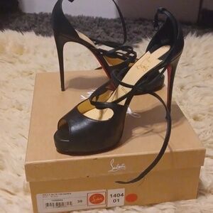 Christian Louboutin Holly Alta Black High Heels. SIZE 39 EUR/SIZE 8